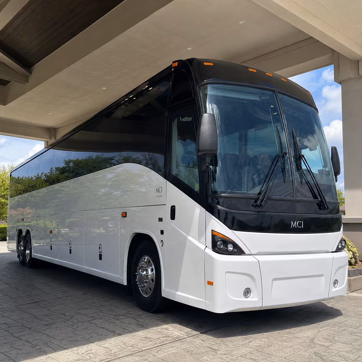 employee shuttle buses for automotive and manufacturing teams in macomb county